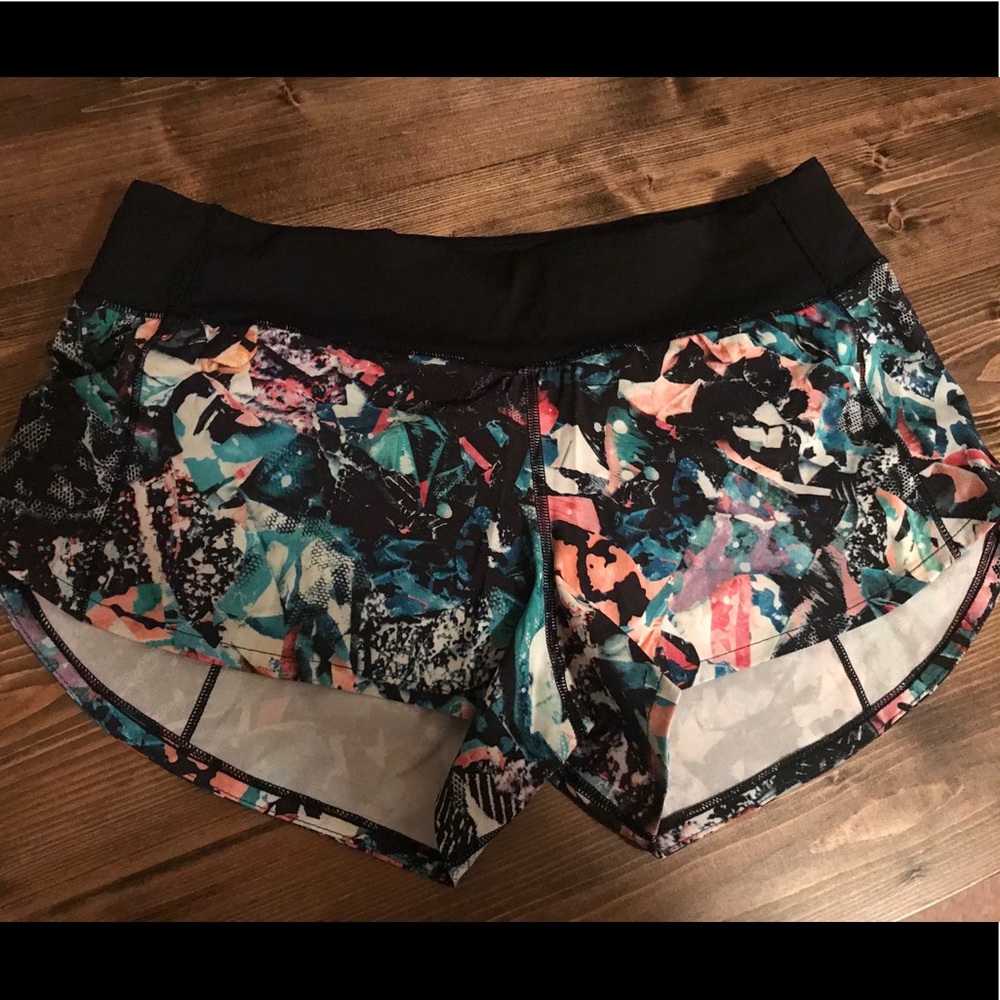 Lululemon speed up shorts 2.5” SZ 6